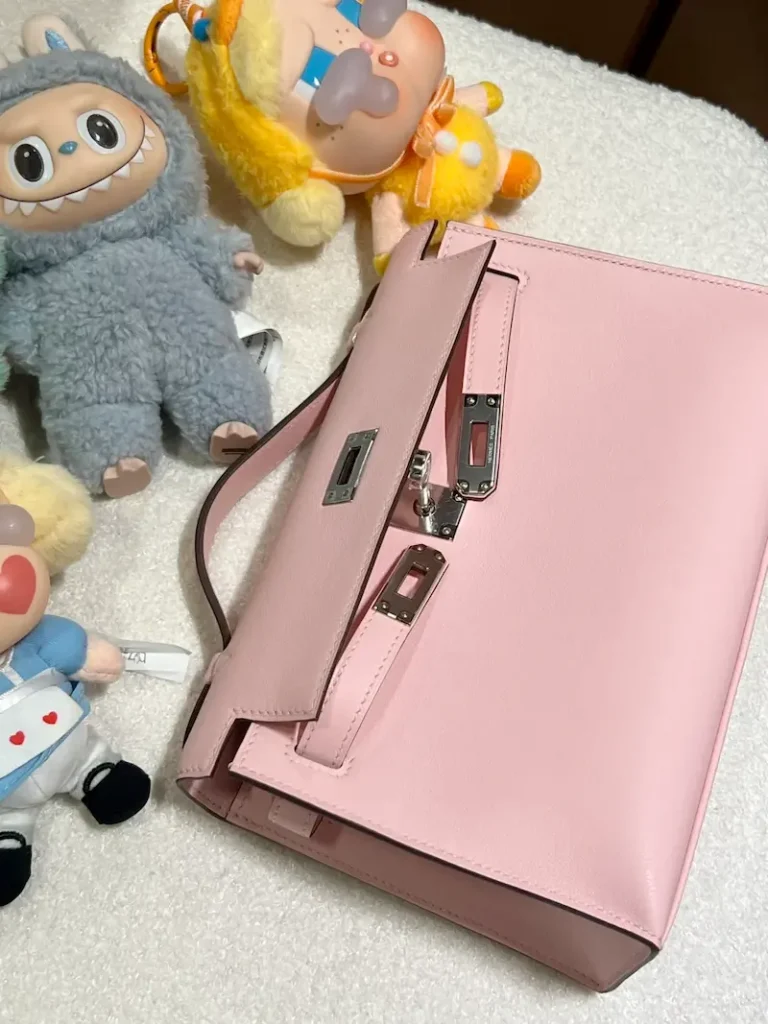 Pink Replica Hermes Kelly 22cm Paired with Pop Mart Collectible
