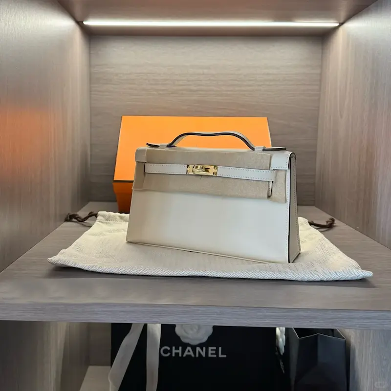 White Replica Hermes Kelly 22cm in Luxury Display Cabinet