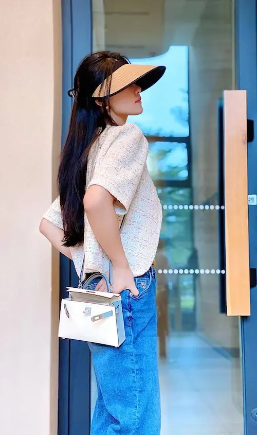 white replica hermes kelly 19cm in epsom leather worn by model