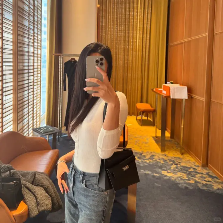 How to Style Replica Kelly en Desordre Bag - Casual Outfit Inspiration