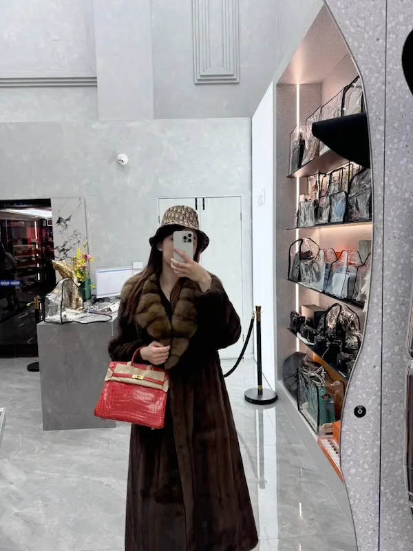 Luxury style hack: White replica sneakers with crocodile Hermes Replica Handbag Store bag