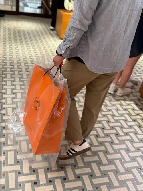 Replica Hermes shopping bag containing Gold Evelyne 29 with luxury packaging