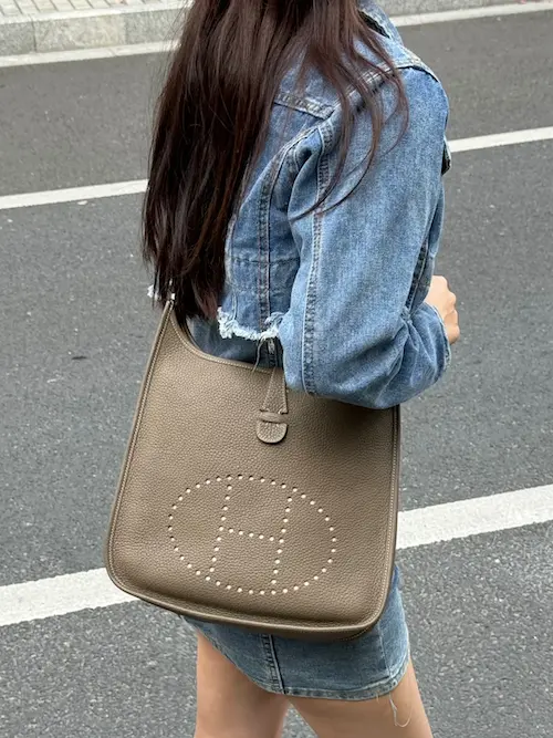 Street style outfit featuring Etoupe grey replica Hermes Evelyne 29 crossbody bag