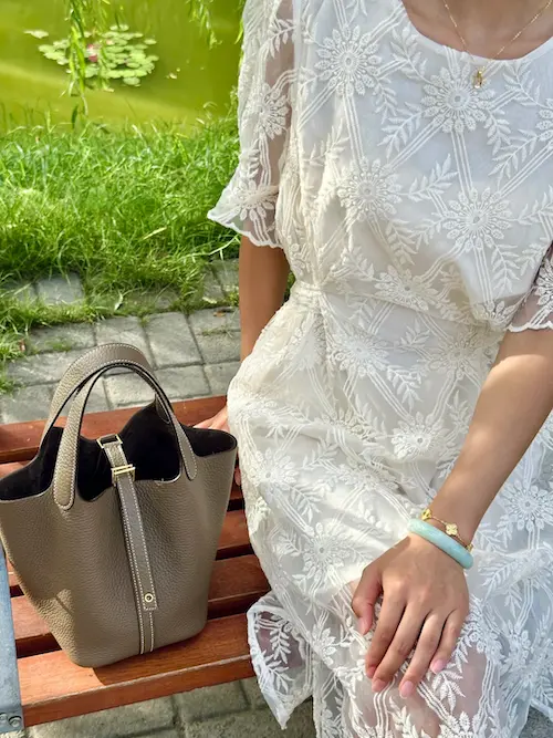 Close-up details of Elephant Gray replica Hermes Picotin Lock 18 leather and hardware