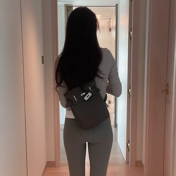 Back view showing craftsmanship of elephant grey Replica Hermes HAC à Dos