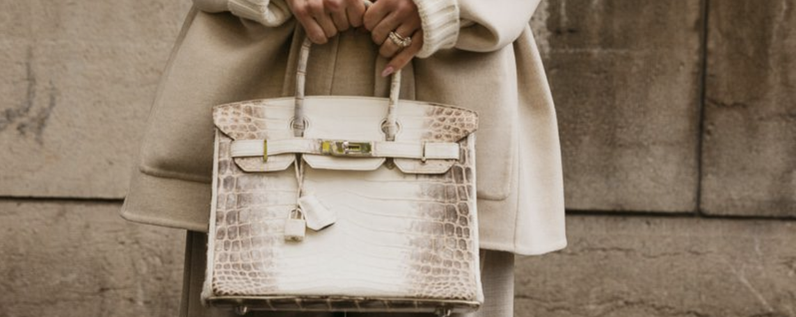 The Allure of the Fake Replica Handbag Store Bag: Smart Advantages & Essential Care Guide