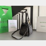 Top Quality BOTTEGA VENETA parachute Andiamo small size 796569
