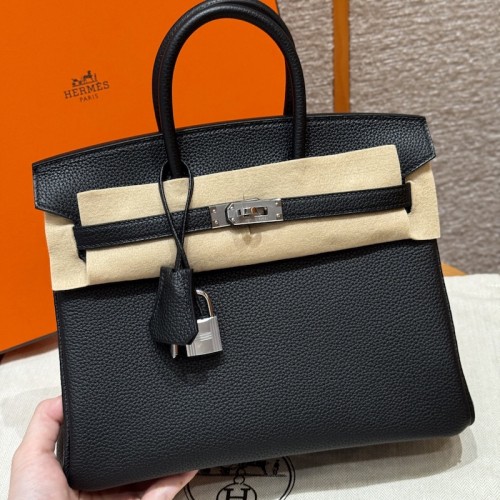 Best replica Hermes black Replica Handbag Store 25 with pristine silver hardware on the front clasp