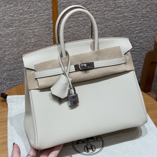 Best replica Hermes Craie Replica Handbag Store 25 with pristine silver hardware on the front clasp