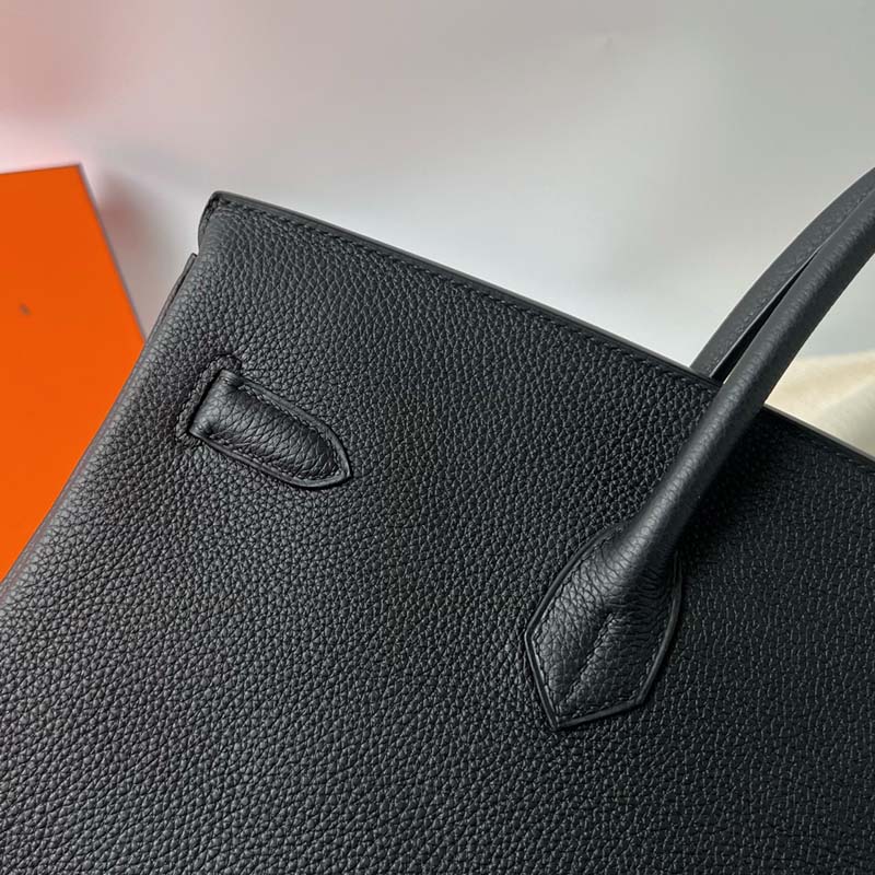 Detailed view of Hermes Replica Handbag Store 40cm back strap closure mechanism