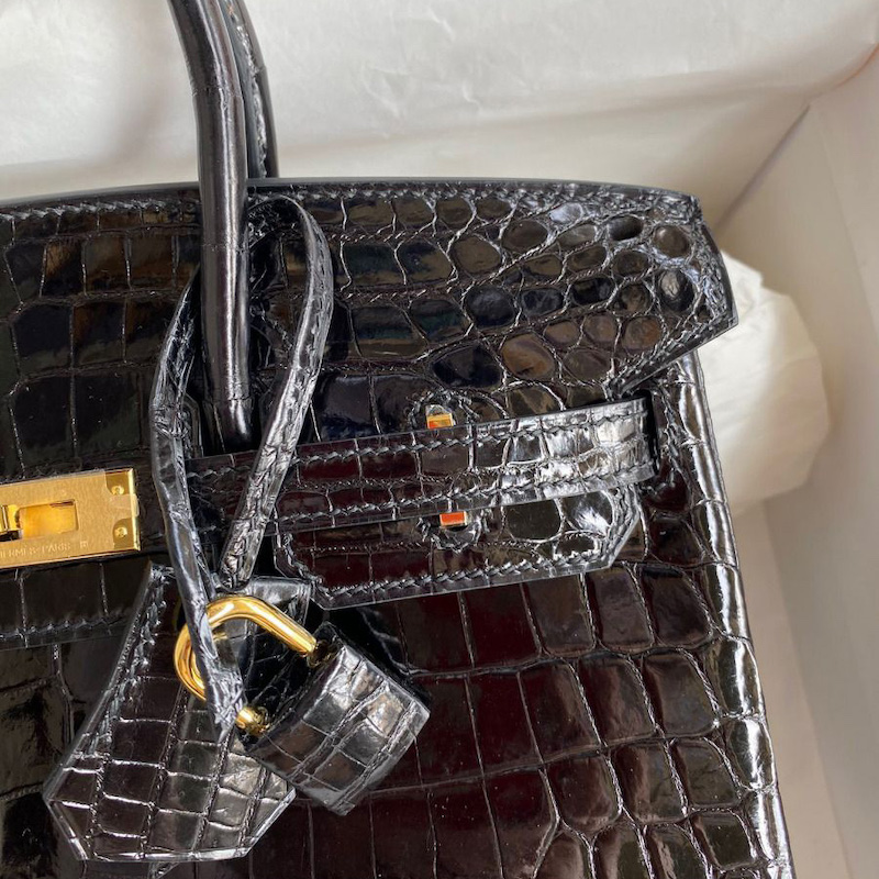 Front Detail: Replica Hermes Crocodile Replica Handbag Store 25 Bag Replica Hermes Replica Handbag Store 25 Close-up - Black Crocodile Stitching & Hardware