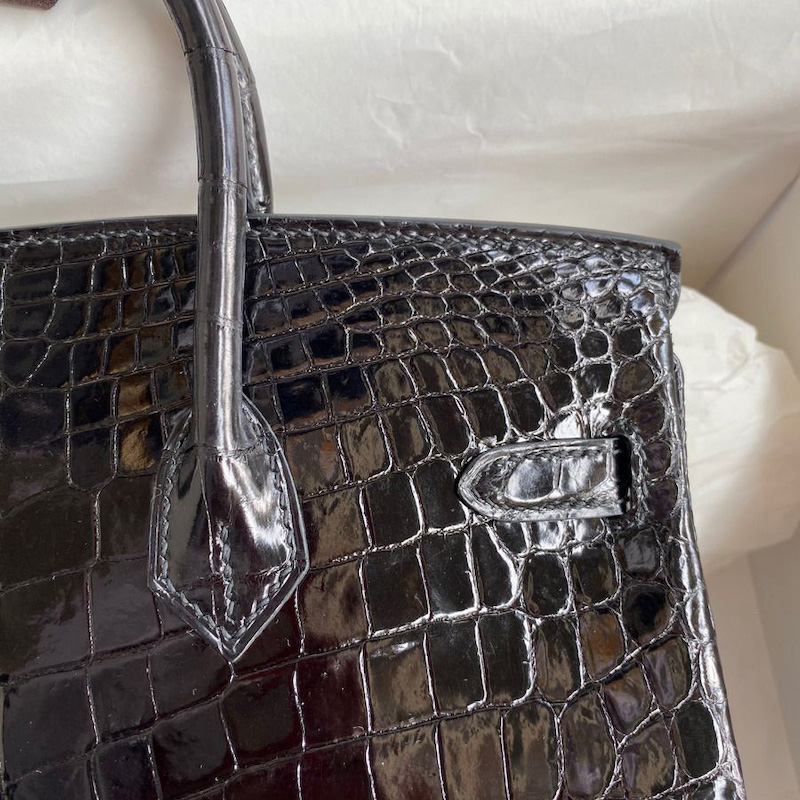 Back Leather Detail: Replica Black Crocodile Replica Handbag Store 25 Replica Hermes Replica Handbag Store 25 Back Close-up - Crocodile Scale Pattern